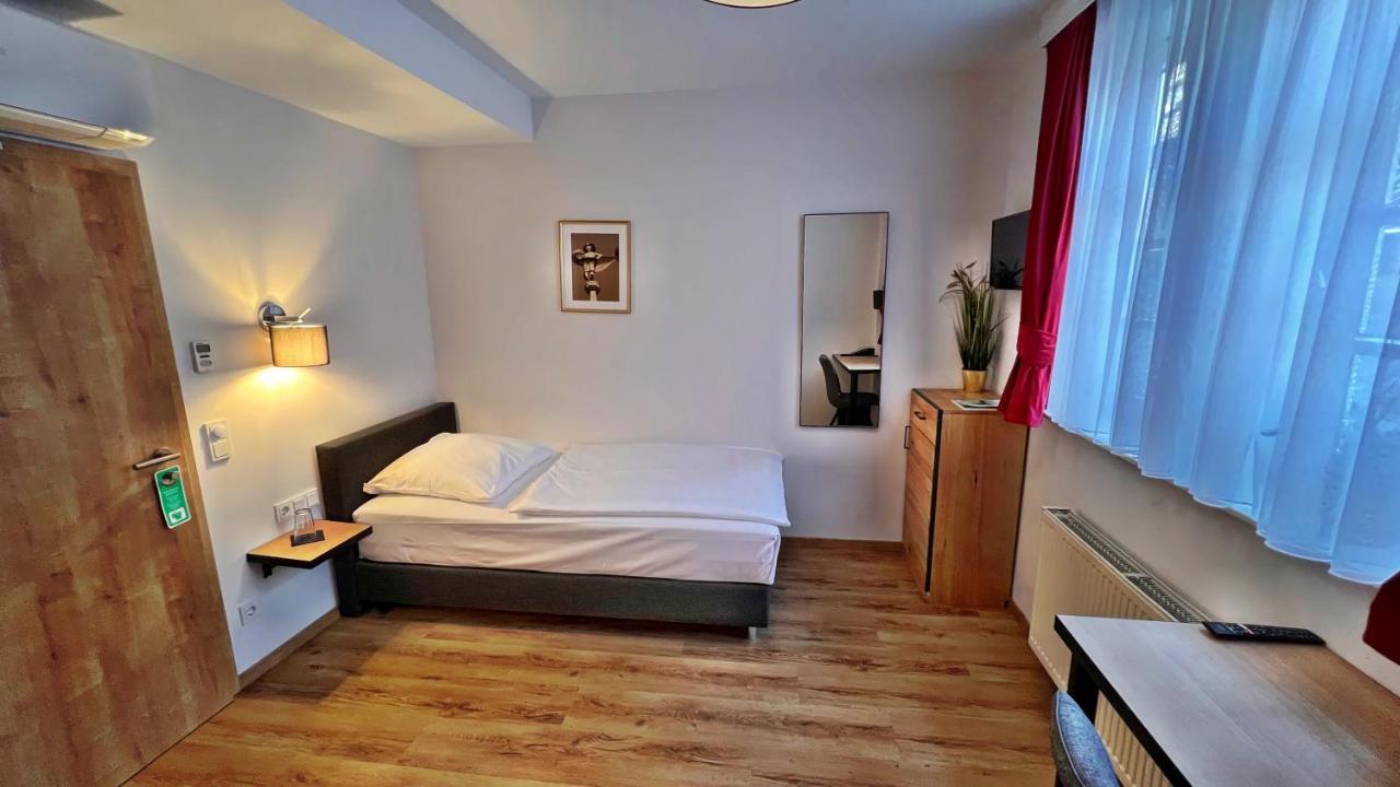 Hotel Zu Den Drei Kronen Seligenstadt Zewnętrze zdjęcie